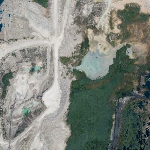 Textured RGB 3D photogrammetry mesh of the full 1,000-acre mine, showing the benched pit, haul roads, processing area, and surrounding tree line reconstructed in three dimensions